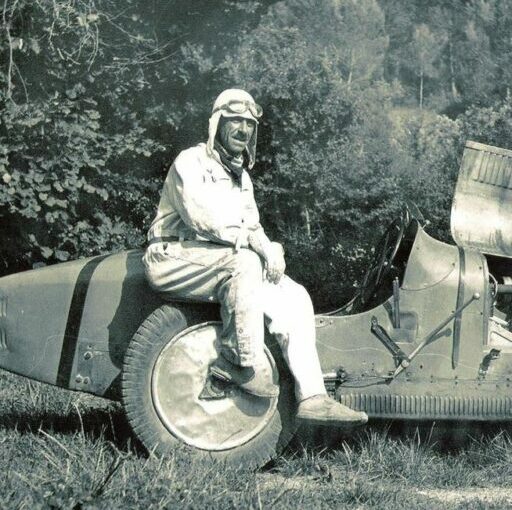 Pierre Coutras sur sa Bugatti