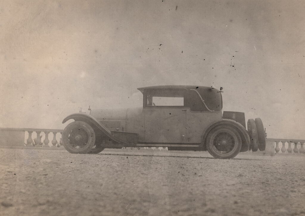 Bugatti IV le 30 septembre 1930 au parc Borély dans le brouillard