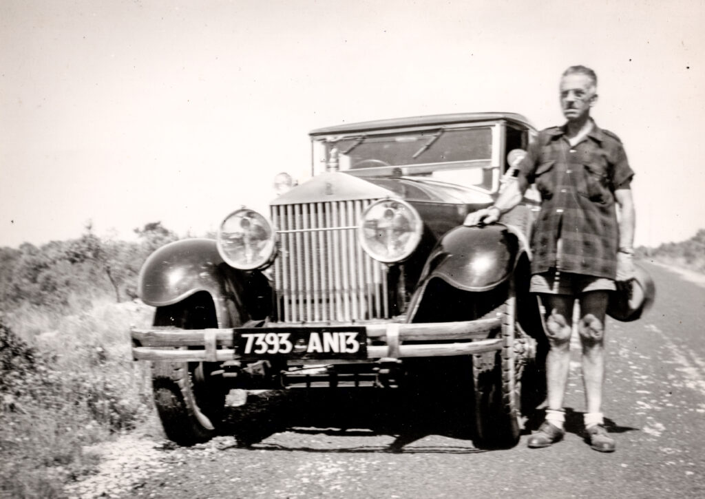 Pierre Coutras et sa Rolls Royce Phantom août 1954