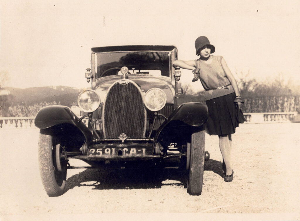 Yvonne et Bugatti type 40 30 01 1930